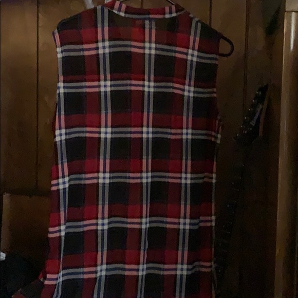 Sleeveless button down. - Picture 3 of 3